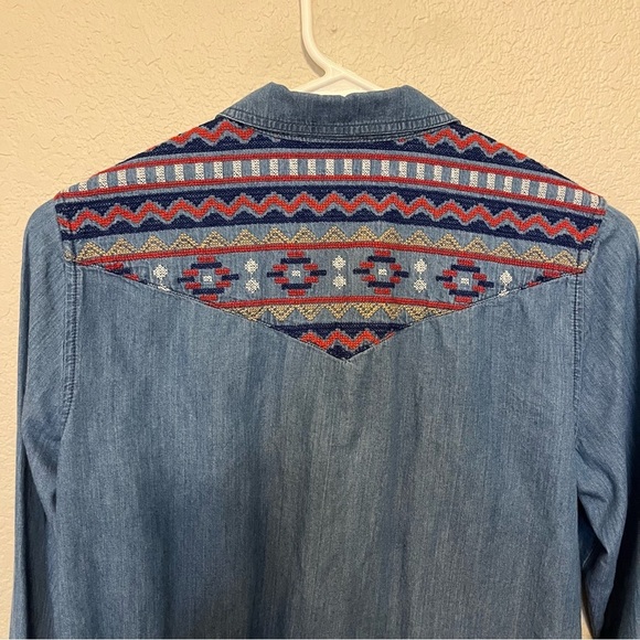 Divided H&M Western Embroidered Denim Pearl Snap Long Sleeve Shirt Size 6 - Picture 9 of 11